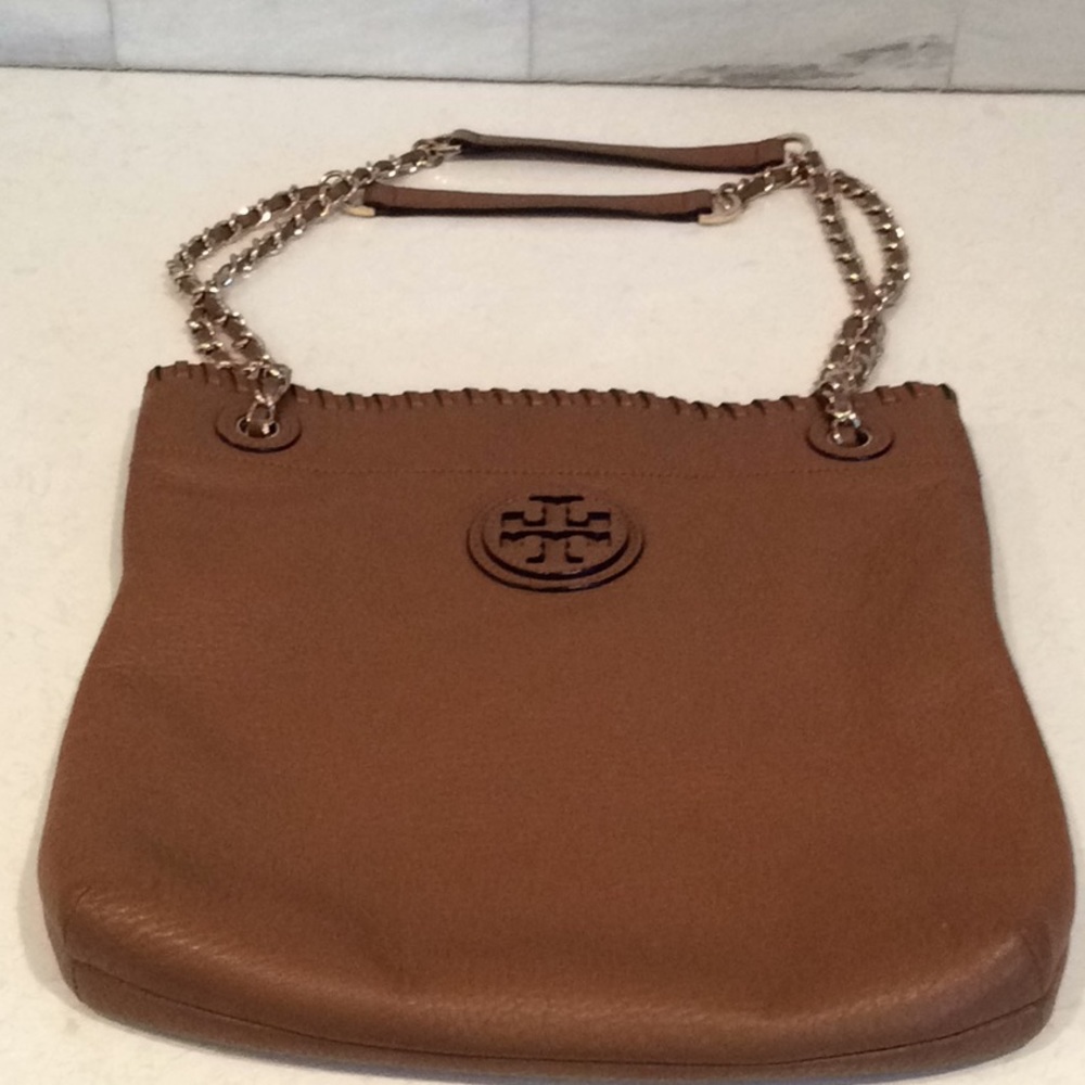 Tory Burch tan pebbled leather shoulder bag.